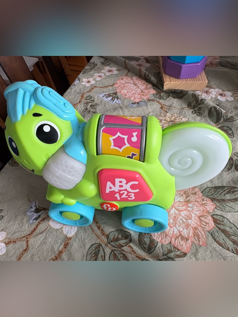 Fisher Price Singing chameleon with music and lights